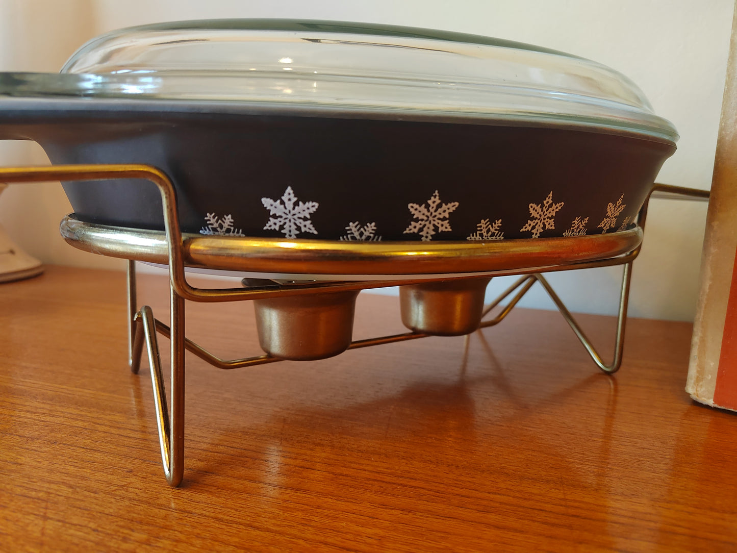 Vintage Boxed Pyrex Gaiety Vegetable Dish with Stand
