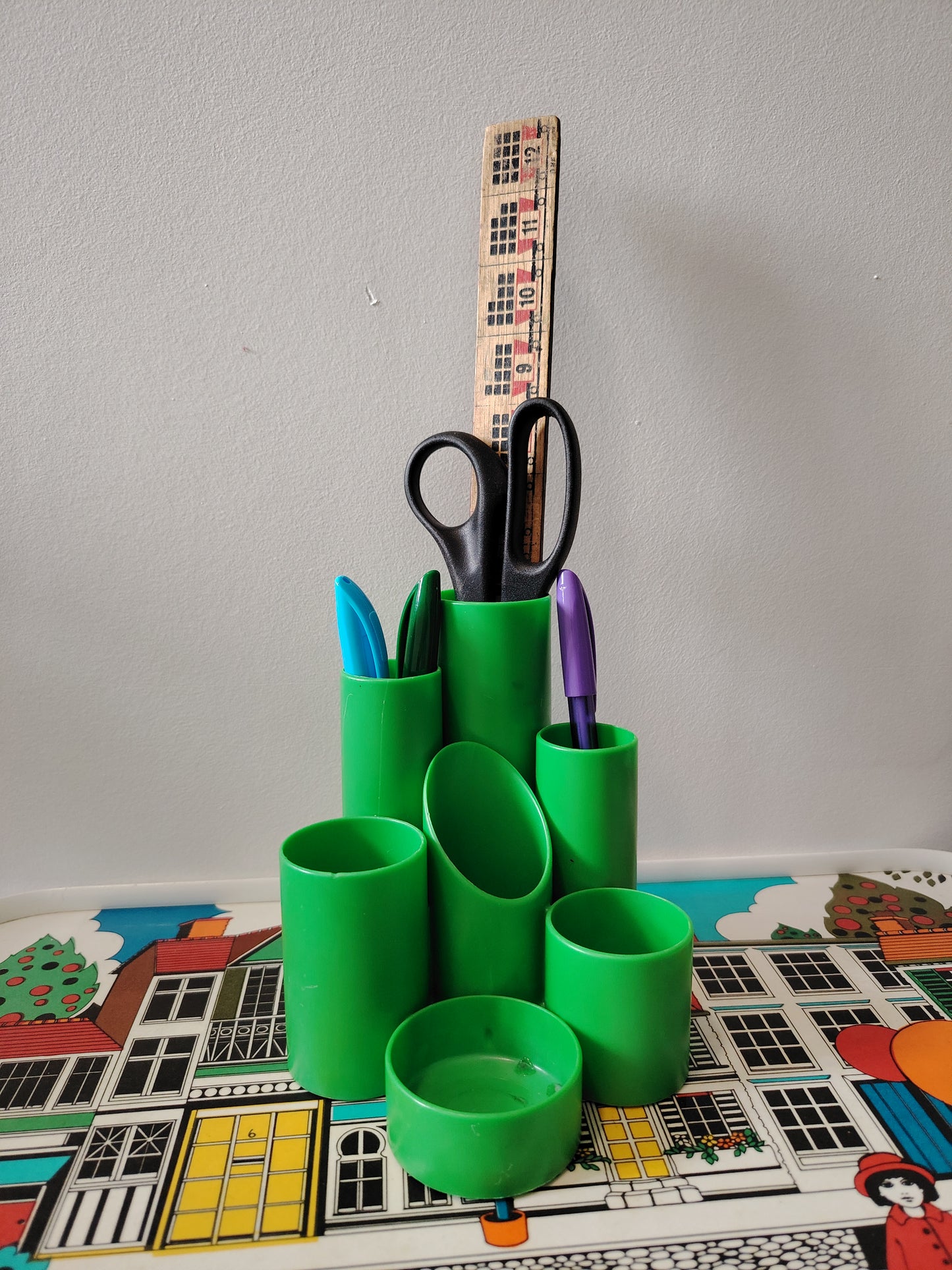 Vintage 80's Green Plastic Helix Desk Tidy