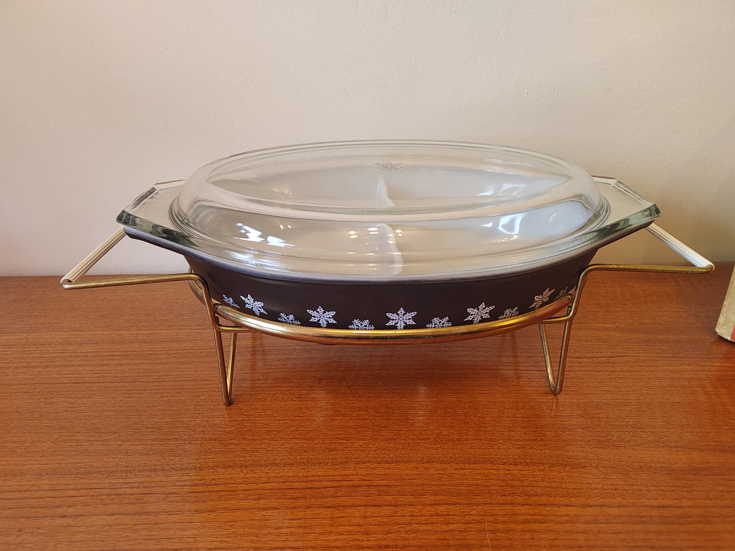 Vintage Boxed Pyrex Gaiety Vegetable Dish with Stand