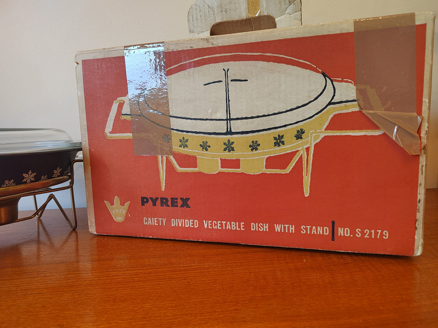 Vintage Boxed Pyrex Gaiety Vegetable Dish with Stand