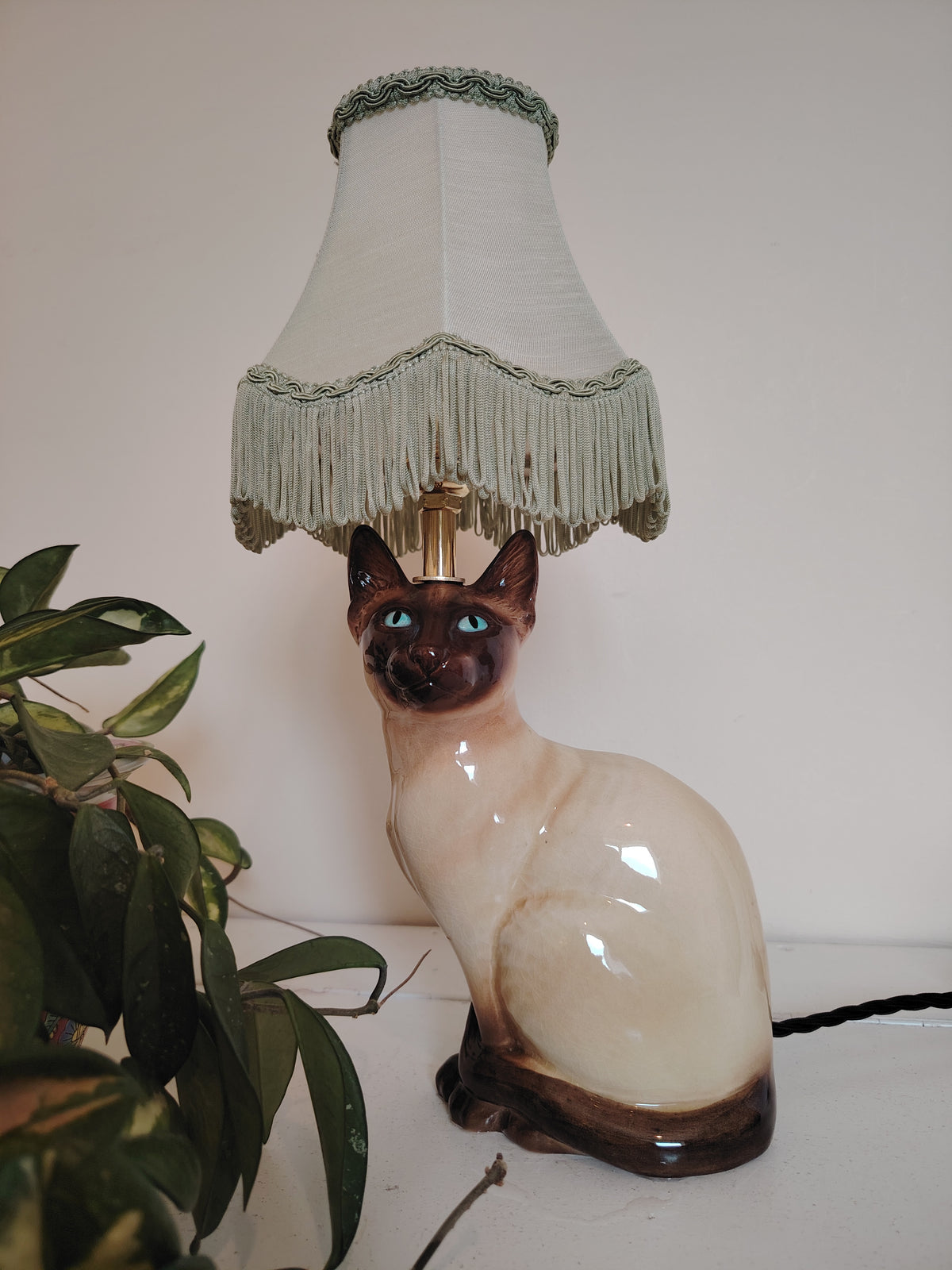 Vintage Reworked Siamese Cat Lamp 🩵