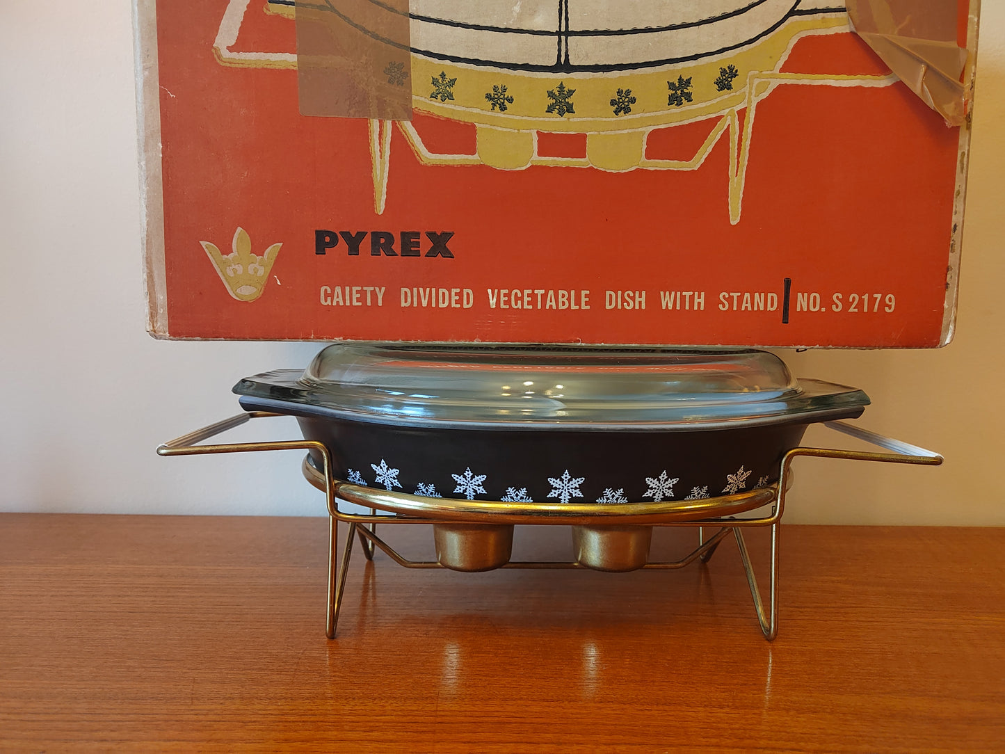 Vintage Boxed Pyrex Gaiety Vegetable Dish with Stand