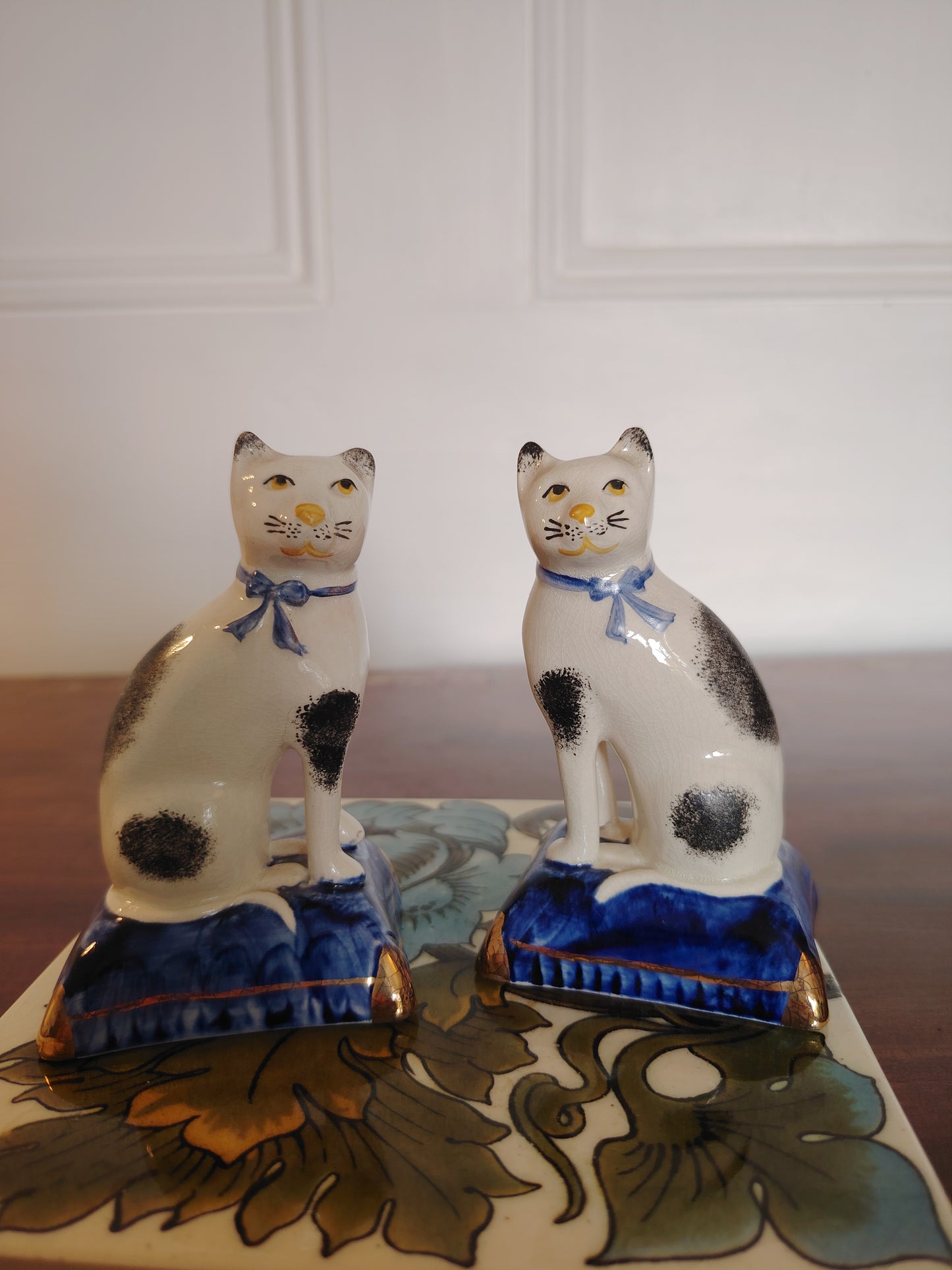 Sweet Pair of Staffordshire Style Porcelain Cats on a Pillow/ Mantle Decor