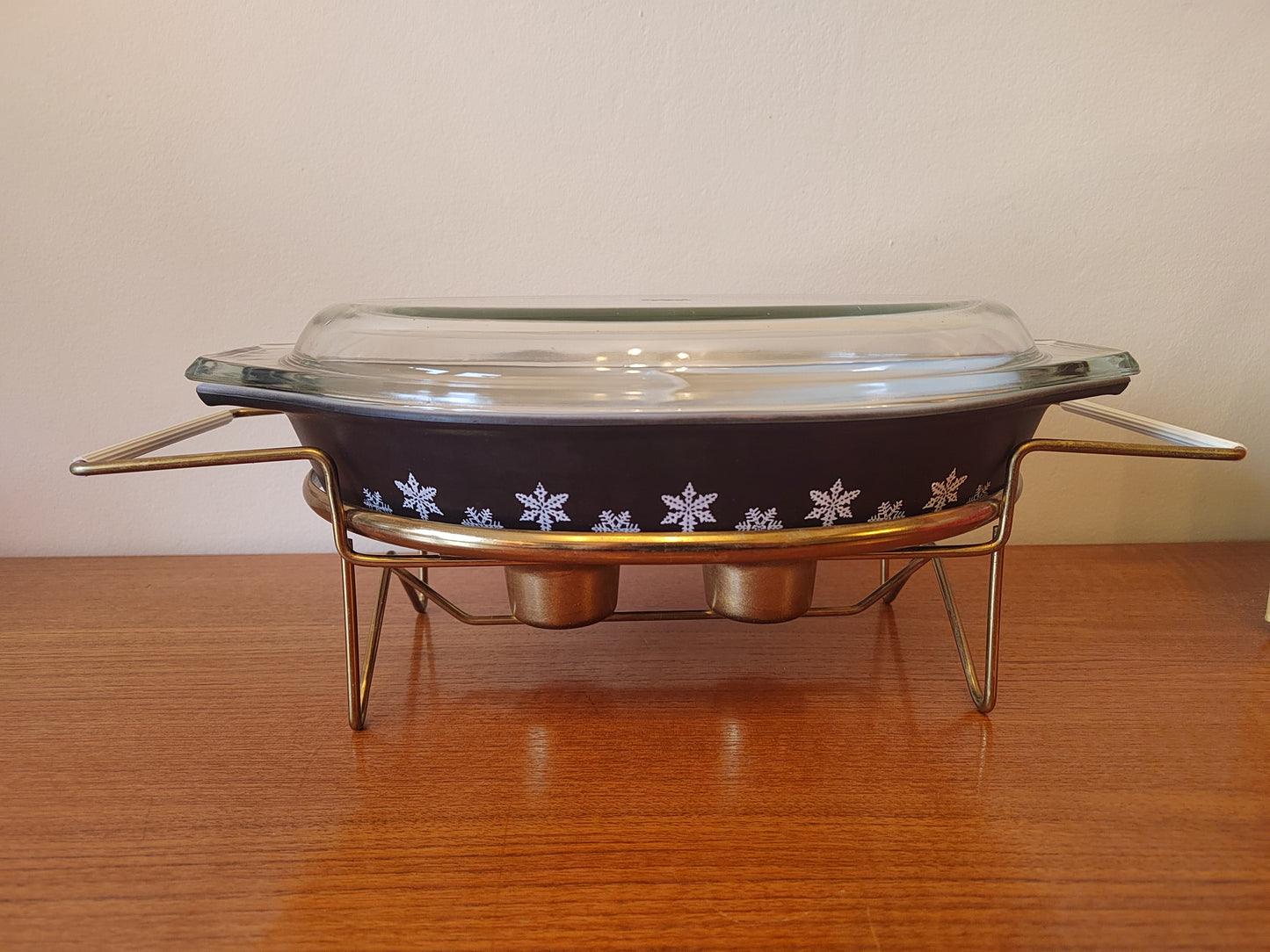 Vintage Boxed Pyrex Gaiety Vegetable Dish with Stand