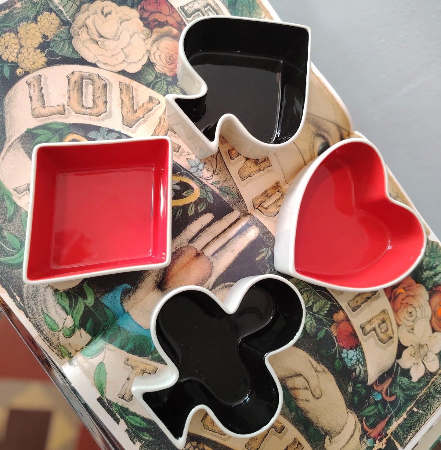Set of 00's Card Suit Bowls
