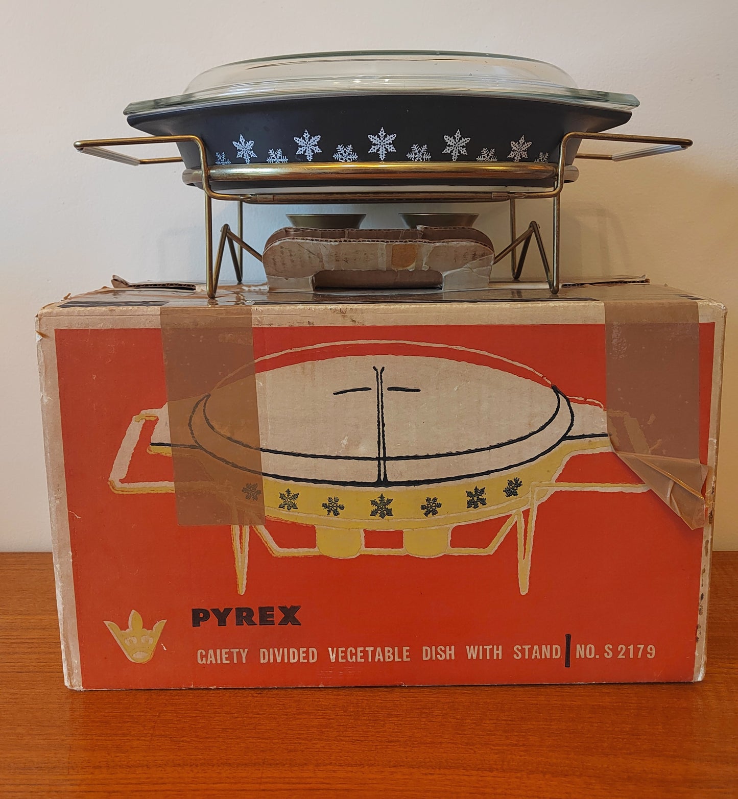 Vintage Boxed Pyrex Gaiety Vegetable Dish with Stand