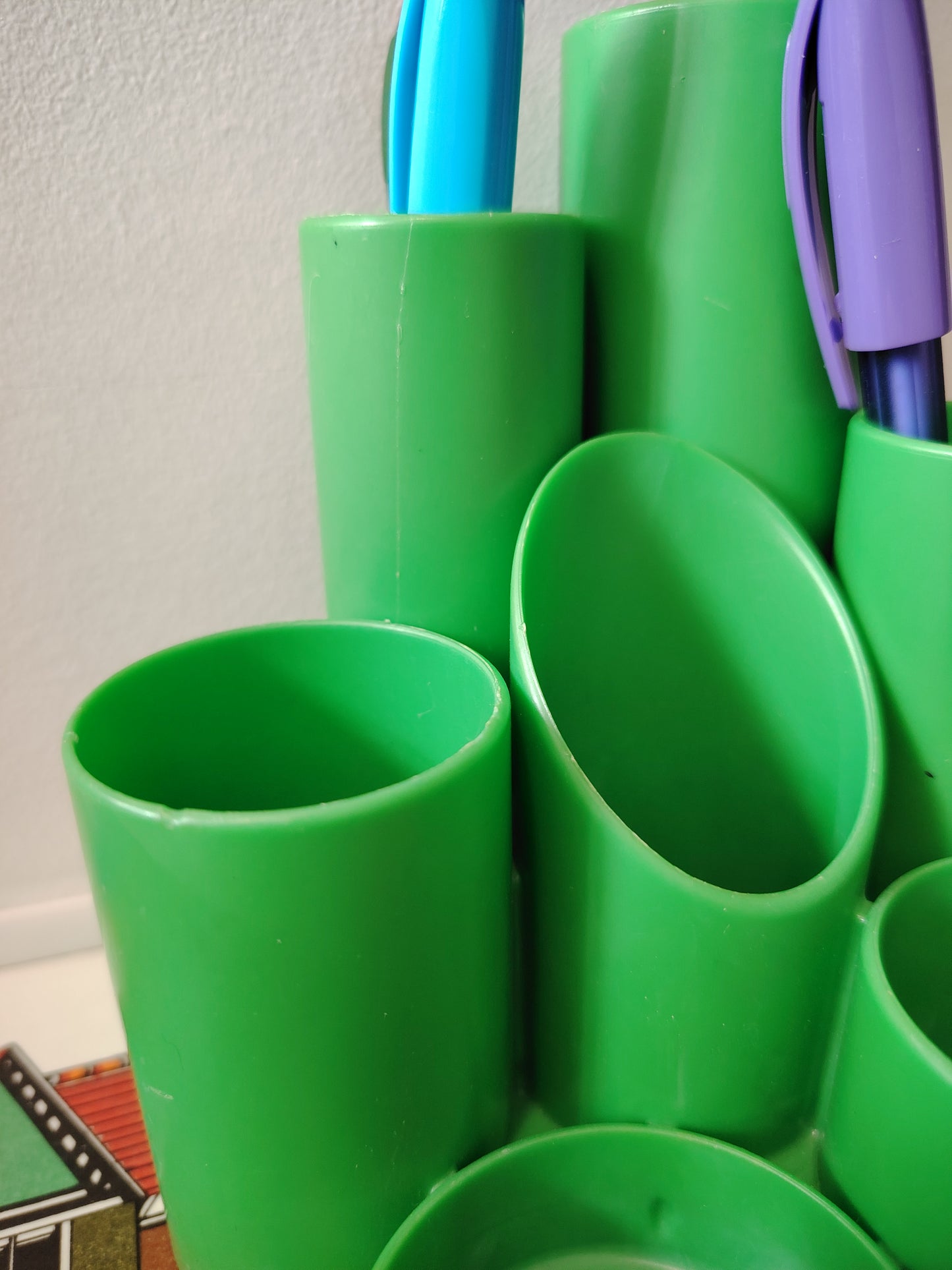 Vintage 80's Green Plastic Helix Desk Tidy