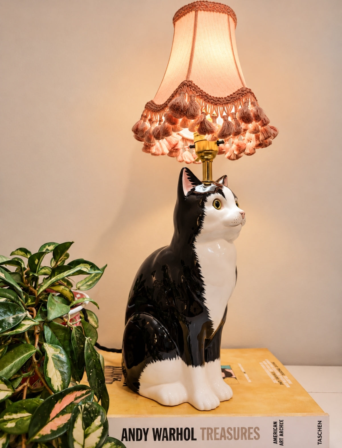 Large Vintage Reworked Tuxedo Cat Lamp 💕