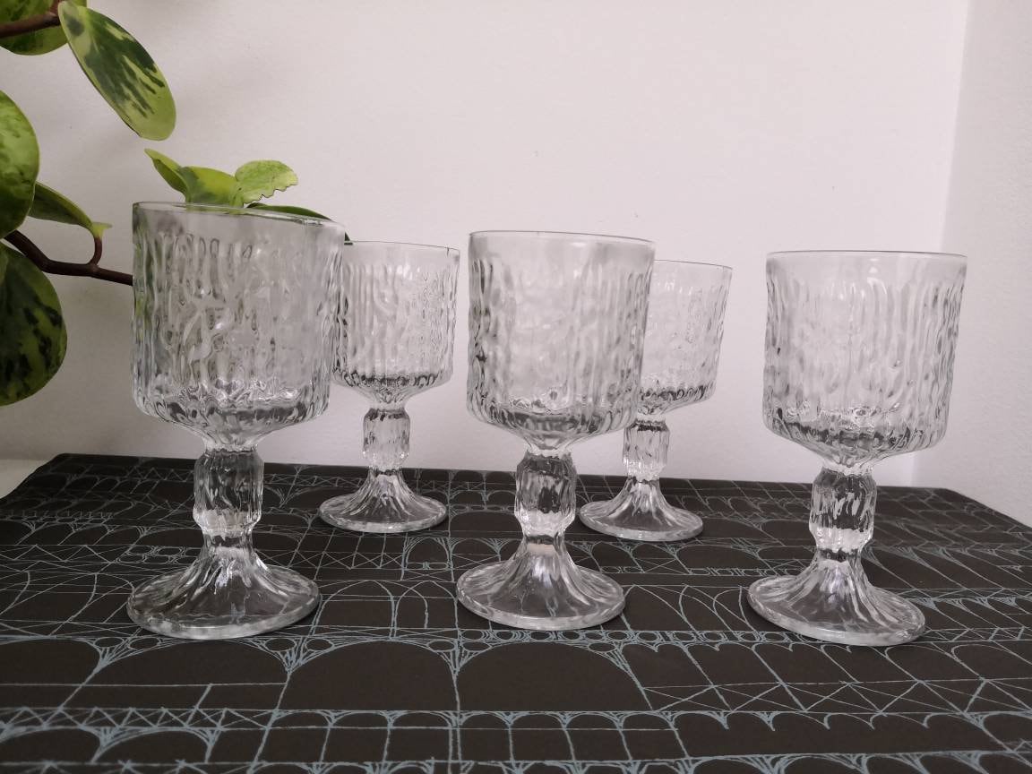 Set of 5 Small Midcentury bark textured Ravenhead wine glasses