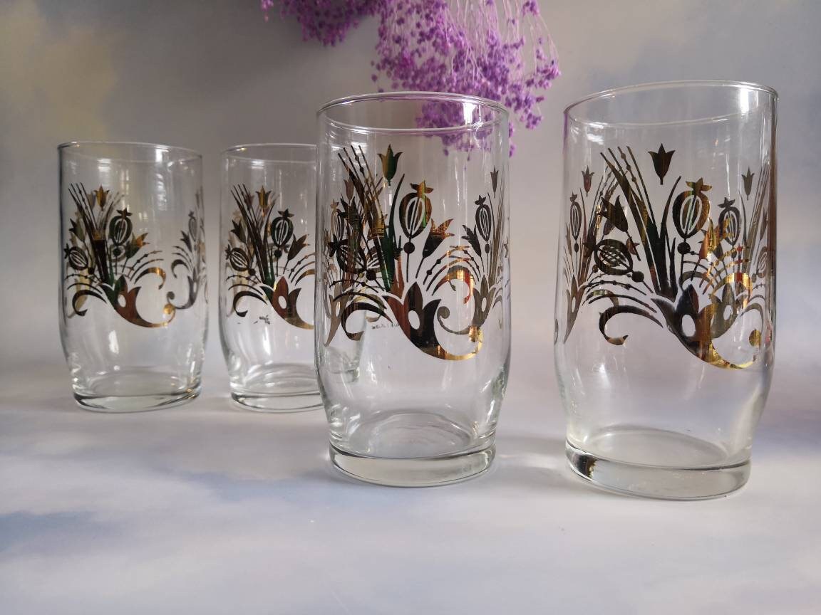 Set of 4 1950's drinking glasses with gold flower bouquet design