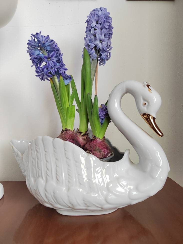 Beautiful vintage large white and gold detailed Swan Planter