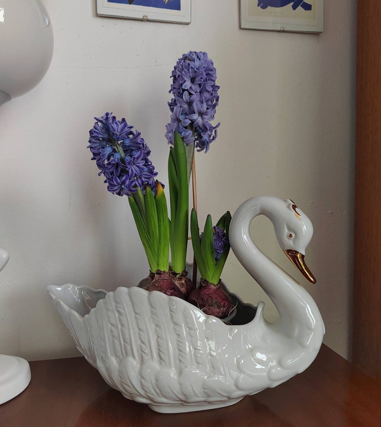 Beautiful vintage large white and gold detailed Swan Planter