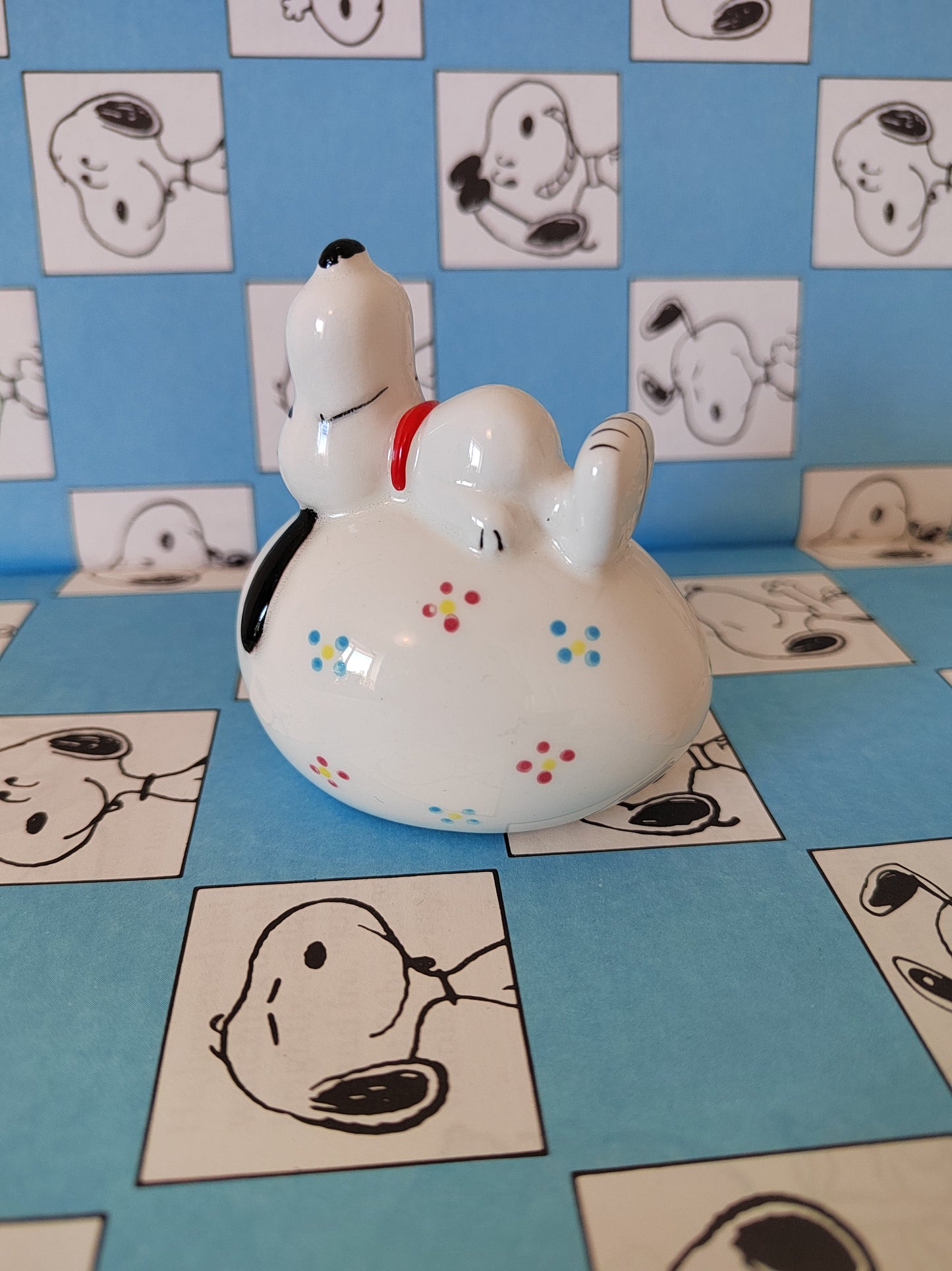 Rare Snoopy on an egg mini money box