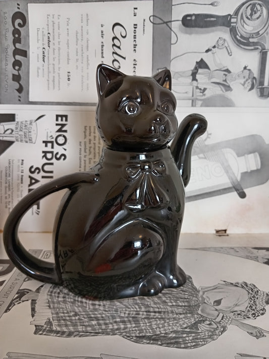 Vintage lucky black cat teapot