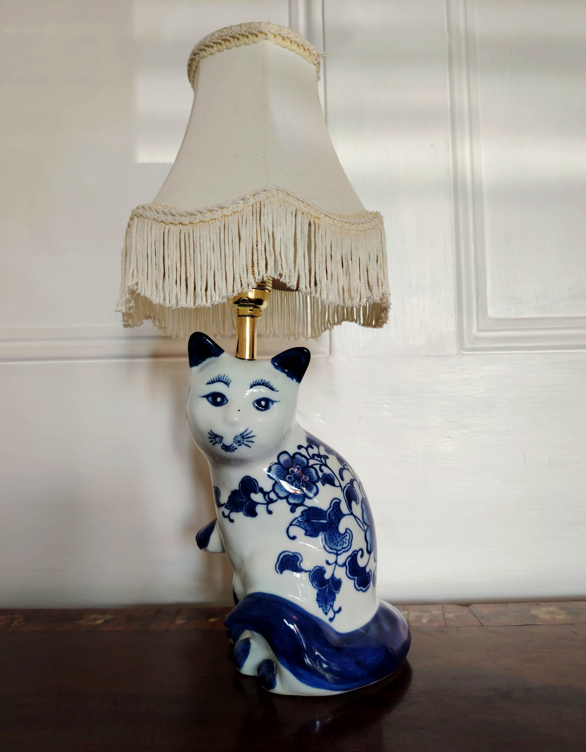 Small Reworked Vintage Floral Cat Lamp 💙