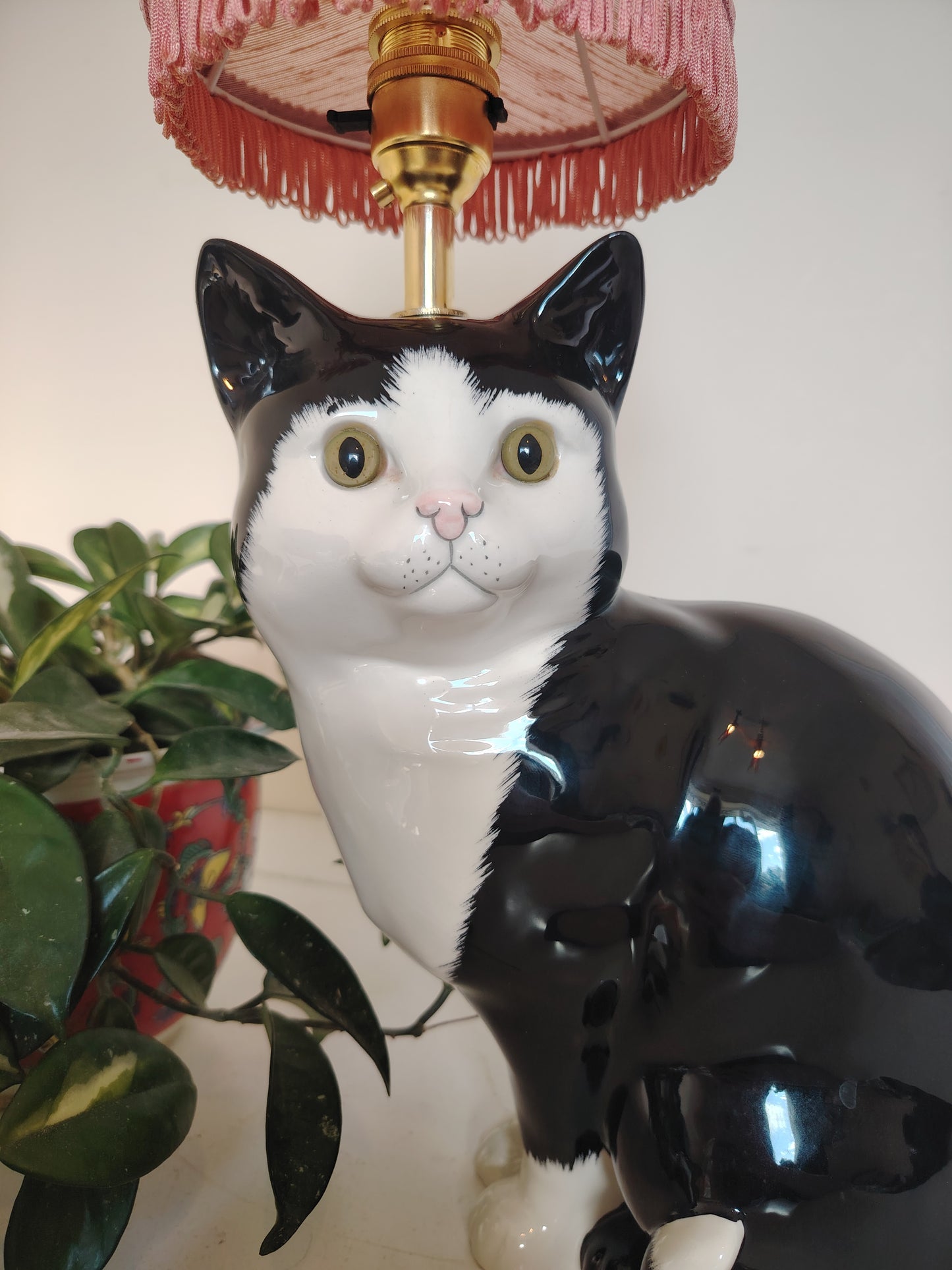 Large Vintage Reworked Tuxedo Cat Lamp 💕