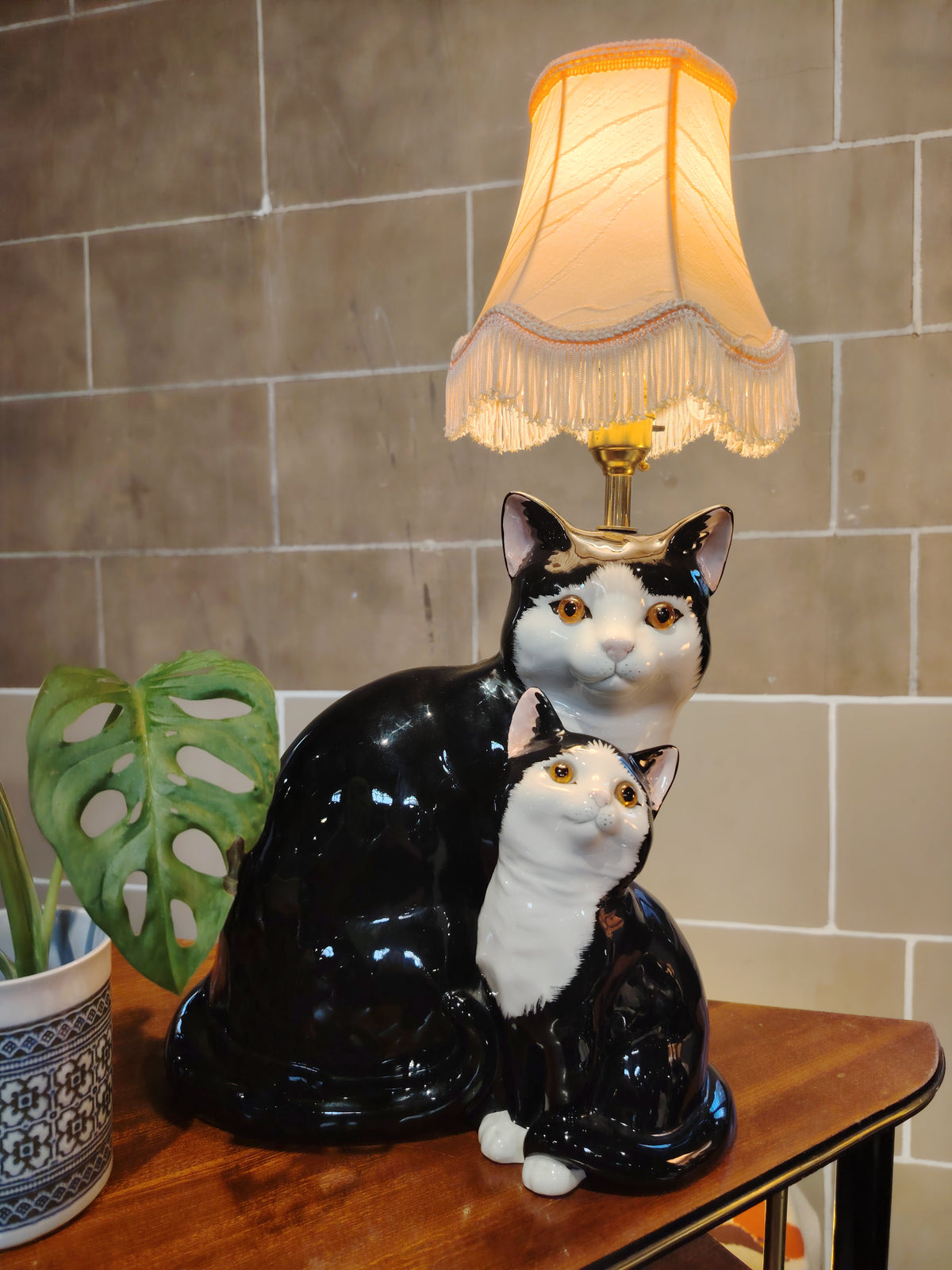 Large Vintage Reworked Tuxedo Cat and Kitten Lamp 💕