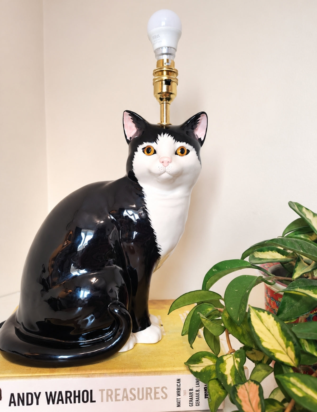 Large Vintage Reworked Tuxedo Cat Lamp 💕