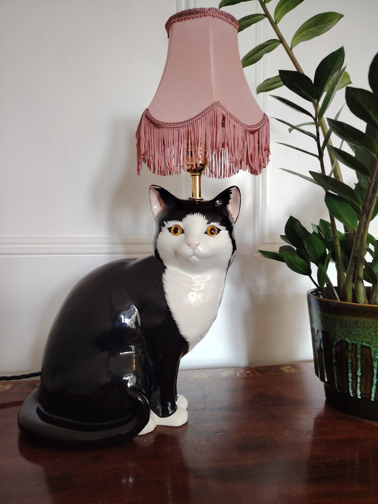 Large Vintage Reworked Tuxedo Cat Lamp (Copy)