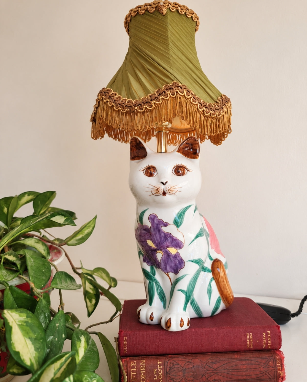 Vintage Reworked Floral Cat Lamp 💜