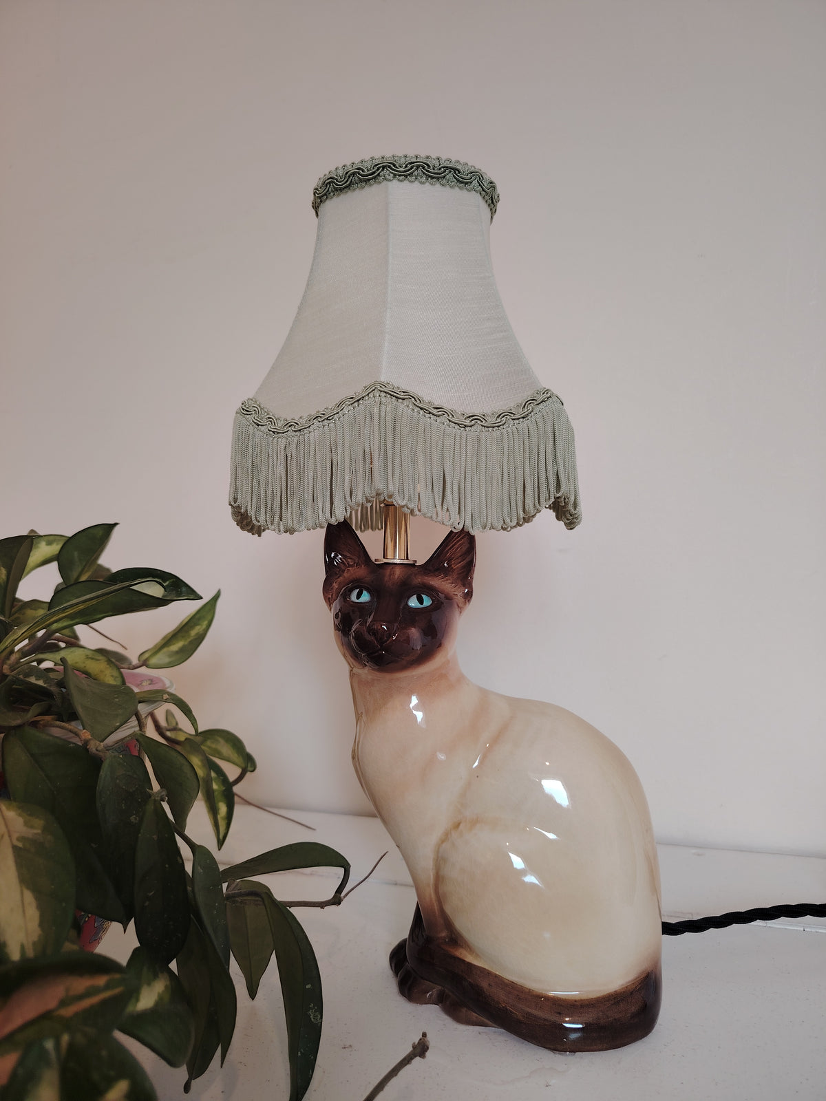 Vintage Reworked Siamese Cat Lamp 🩵