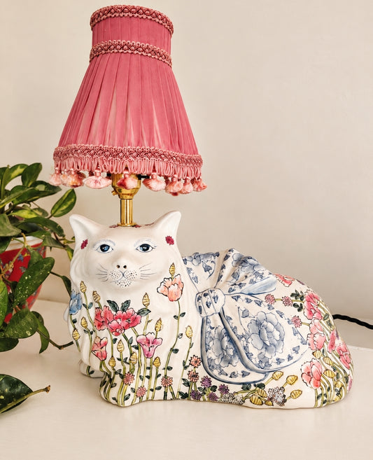 Beautiful Reworked Floral Vintage Floral Cat Lamp 💕