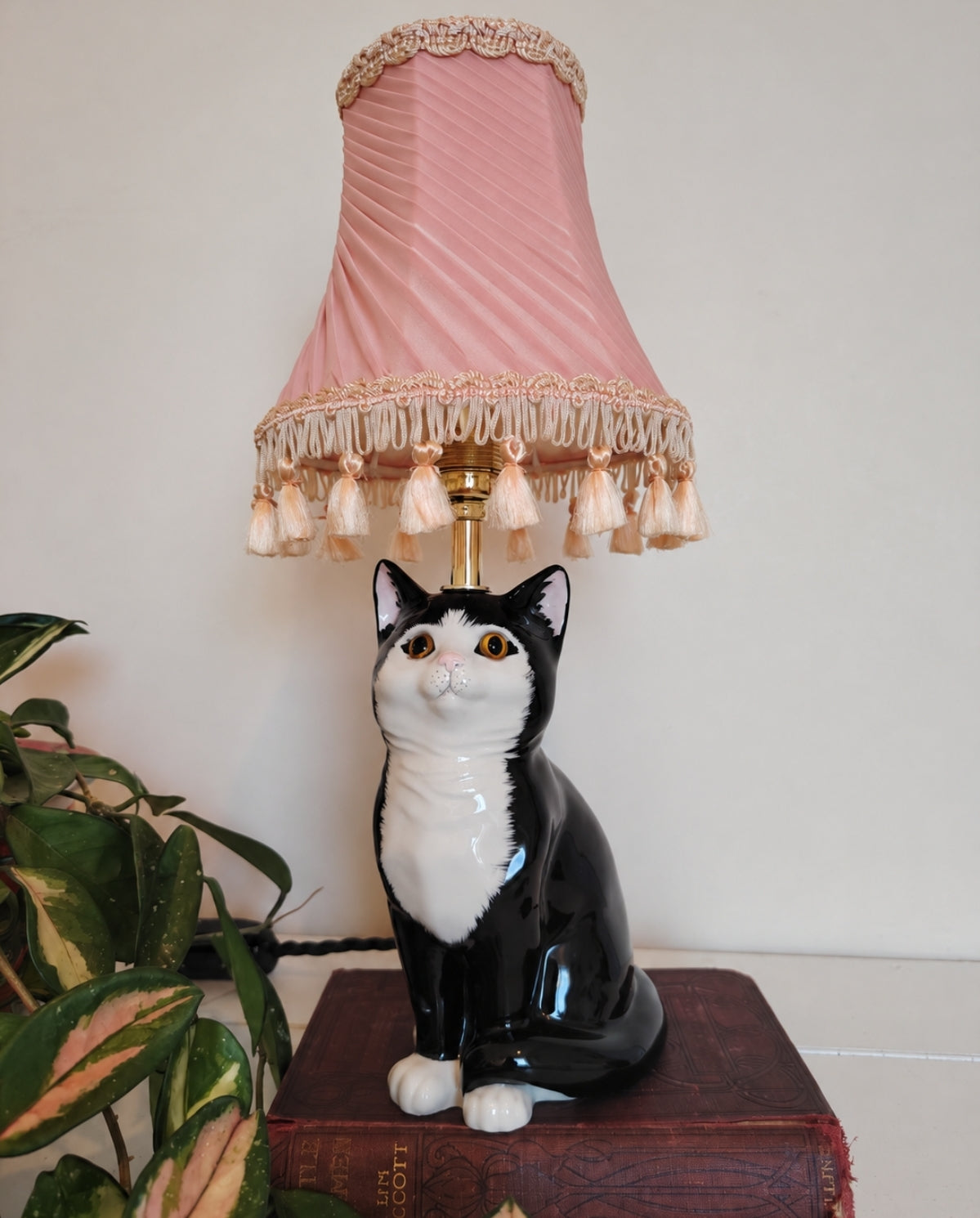 Vintage Reworked Small Tuxedo Cat Lamp 🐈‍⬛ 💕