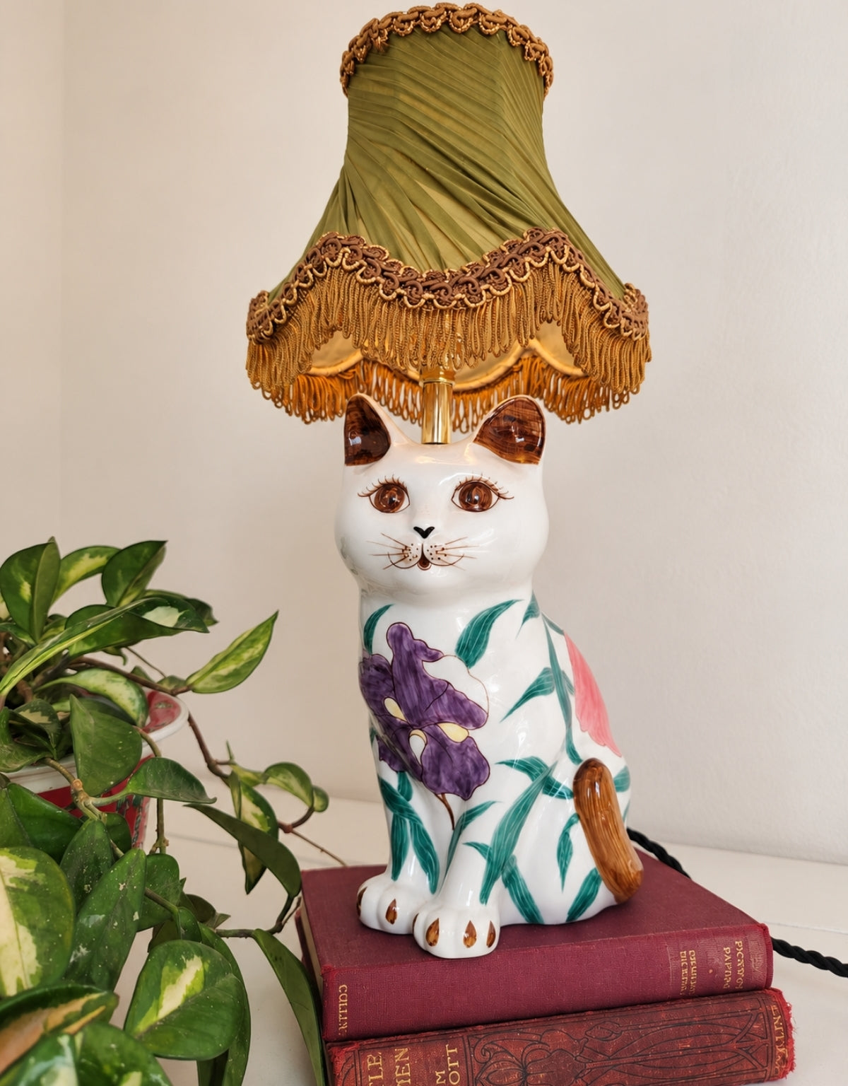 Vintage Reworked Floral Cat Lamp 💜