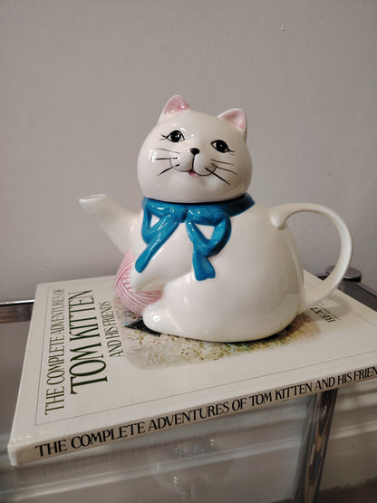 Vintage White Cat Teapot