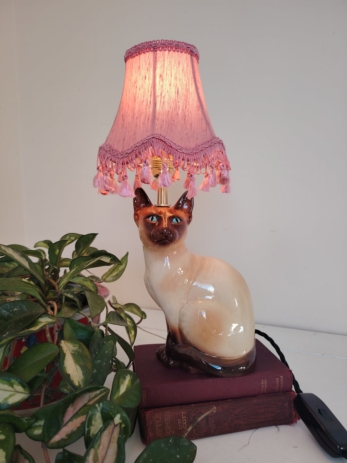 Vintage Reworked Siamese Cat Lamp 💕
