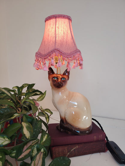 Vintage Reworked Siamese Cat Lamp 💕