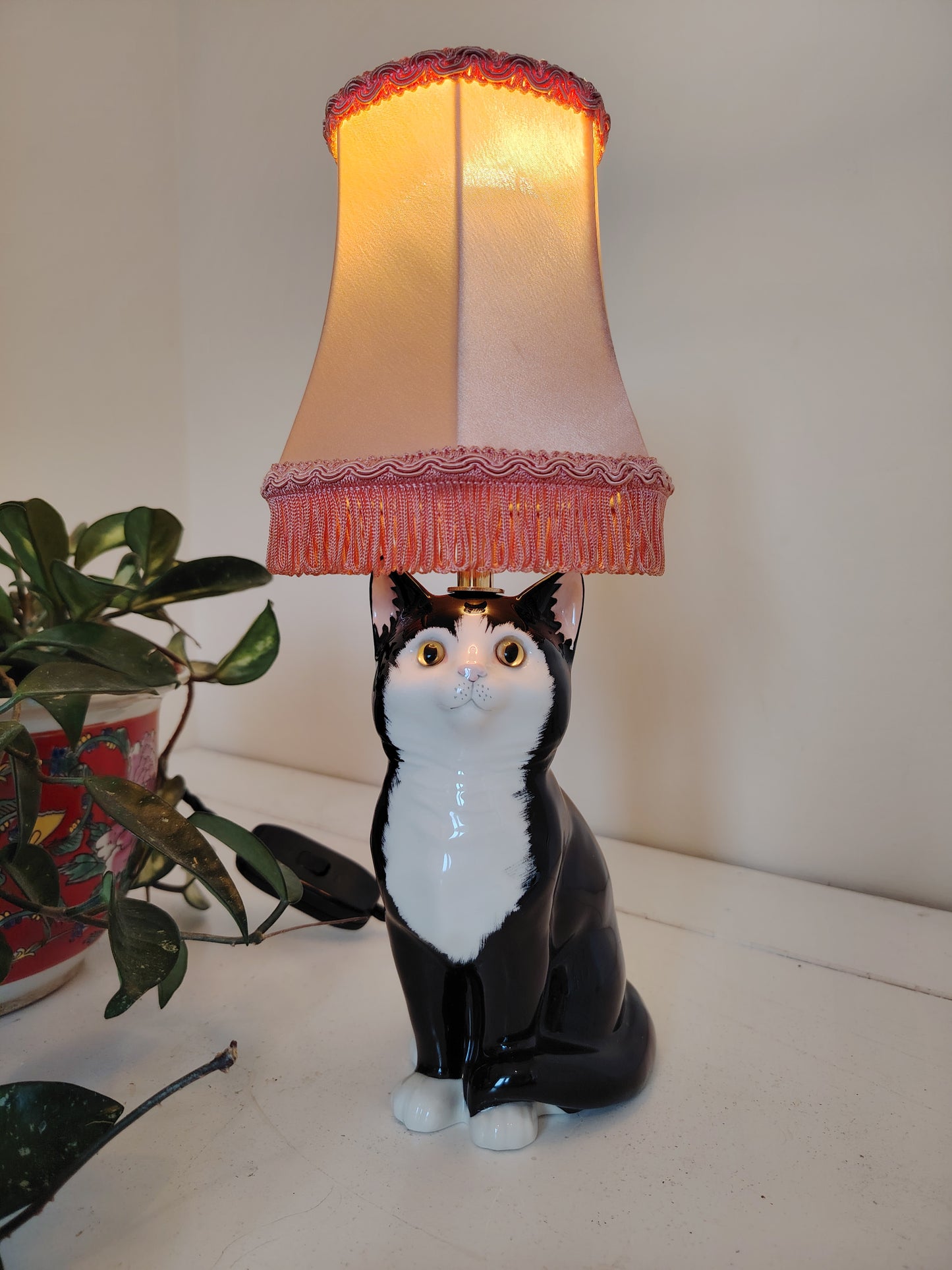 Vintage Reworked Small Tuxedo Kitten Lamp 🐈‍⬛💡