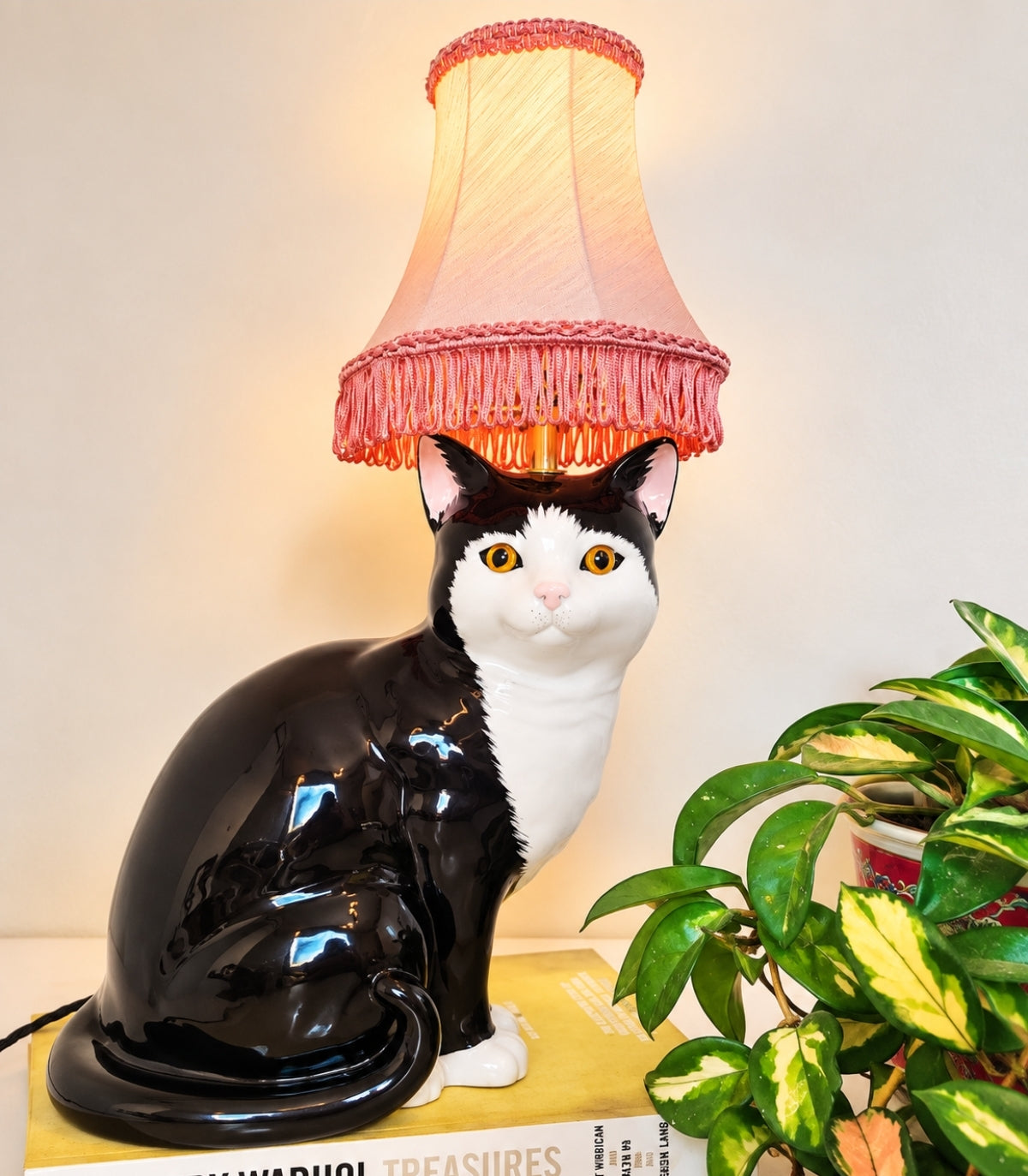 Large Vintage Reworked Tuxedo Cat Lamp 💕