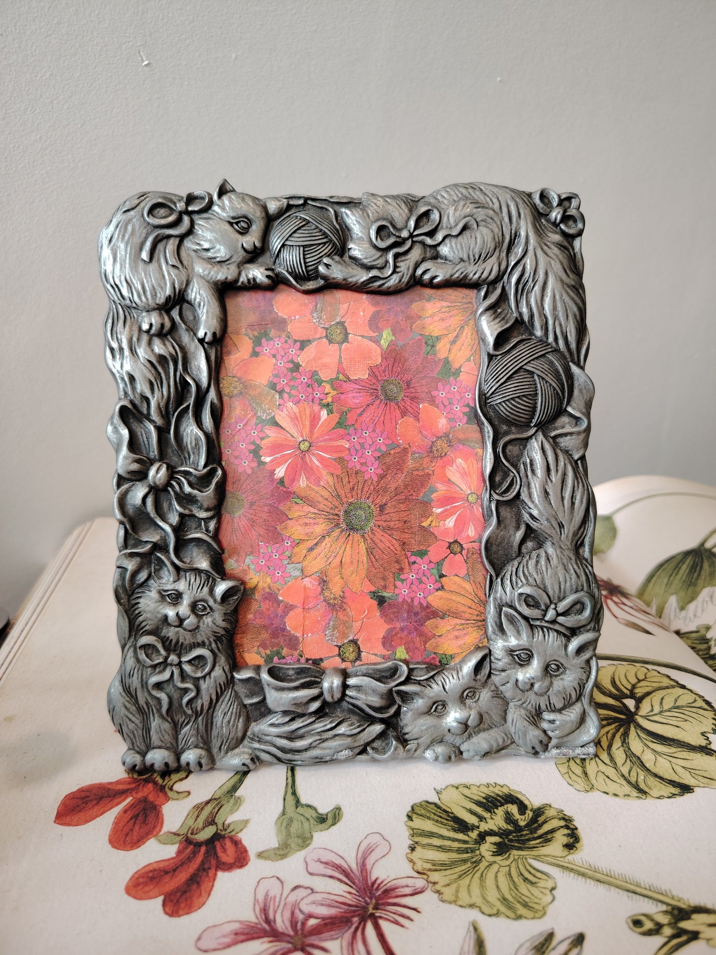 Vintage 90's Cute Kitties Photo Frame