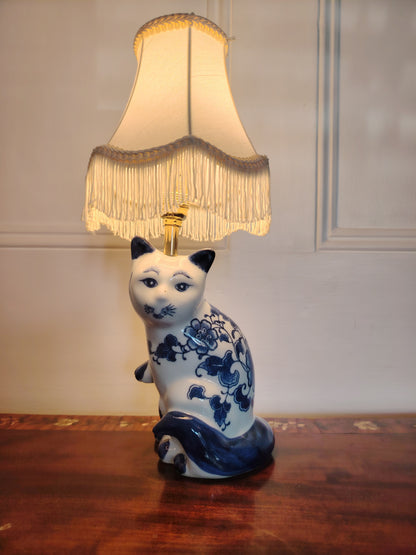 Small Reworked Vintage Floral Cat Lamp 💙