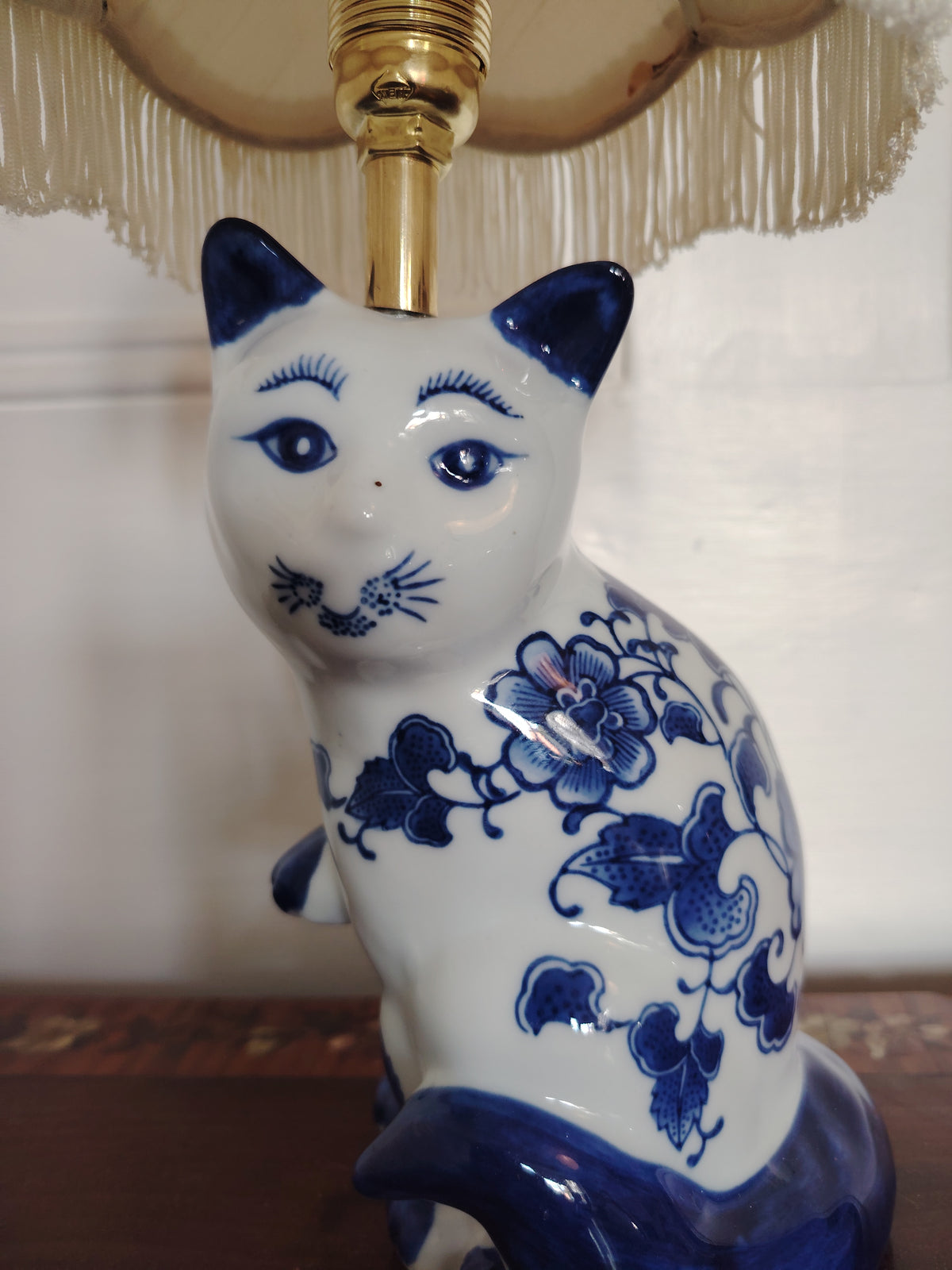 Small Reworked Vintage Floral Cat Lamp 💙