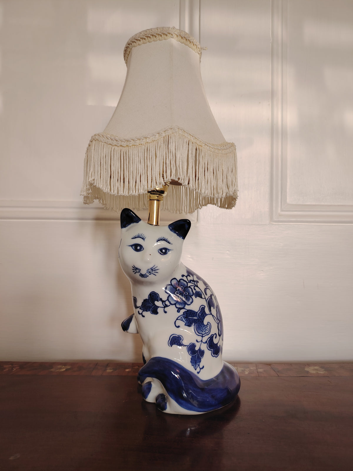 Small Reworked Vintage Floral Cat Lamp 💙