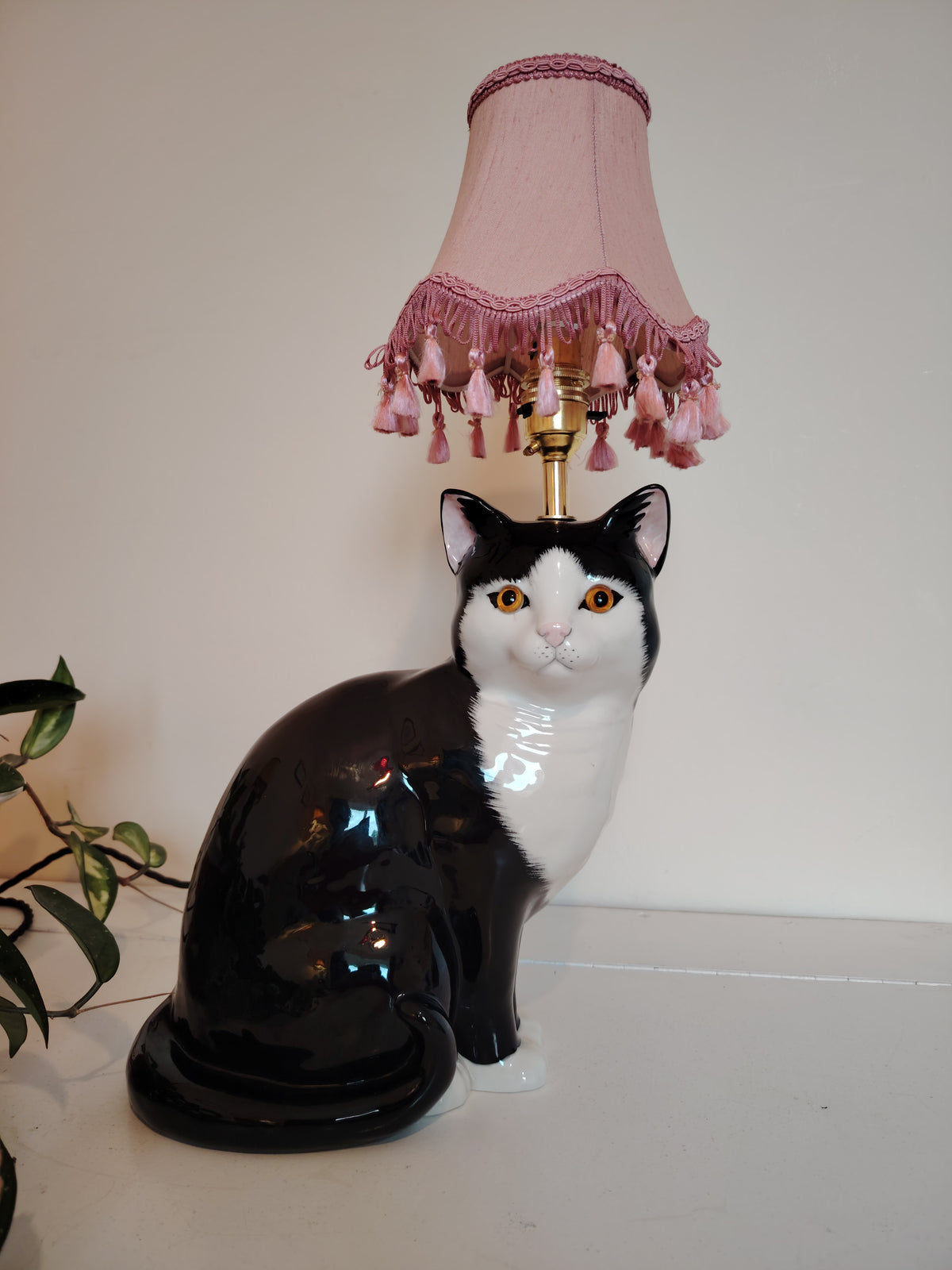 Large Vintage Reworked Tuxedo Cat Lamp 💕