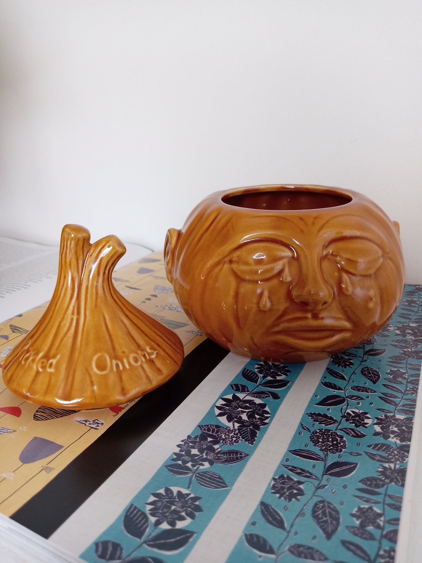 Vintage Crying Onion face pot