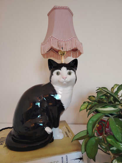 Large Vintage Reworked Tuxedo Cat Lamp 💕