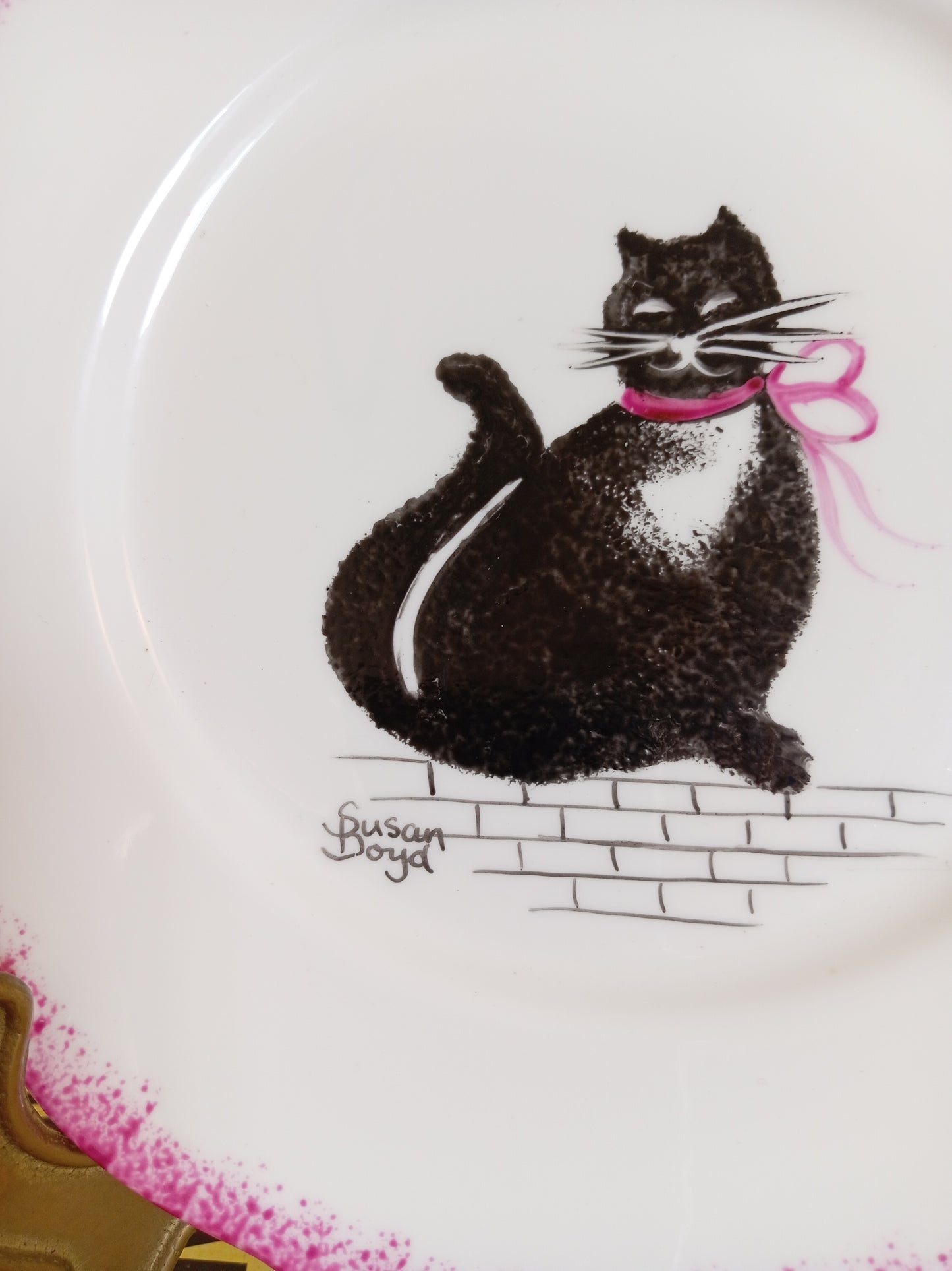 Susan Boyd Sponge ware cat plate