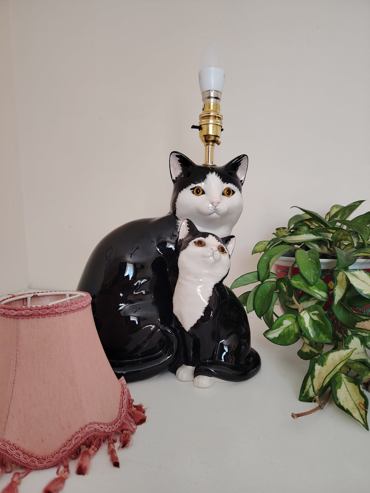 Large Vintage Reworked Tuxedo Cat and Kitten Lamp 💕