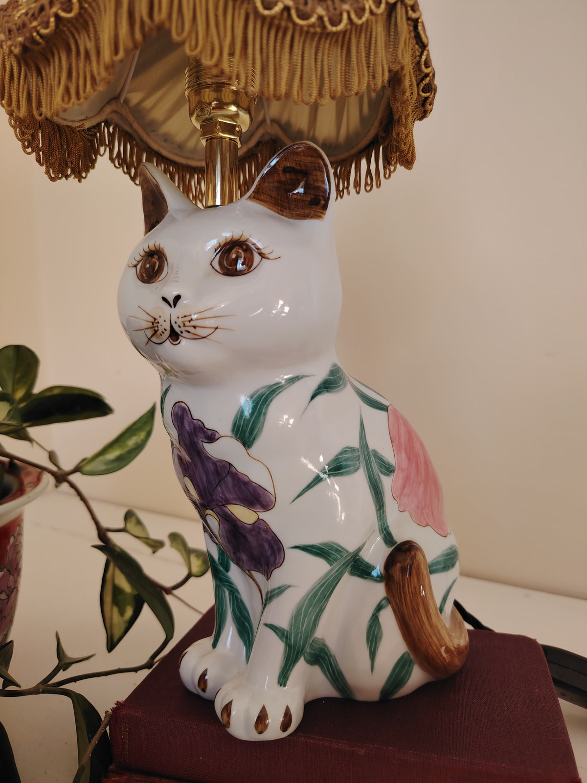 Vintage Reworked Floral Cat Lamp 💜