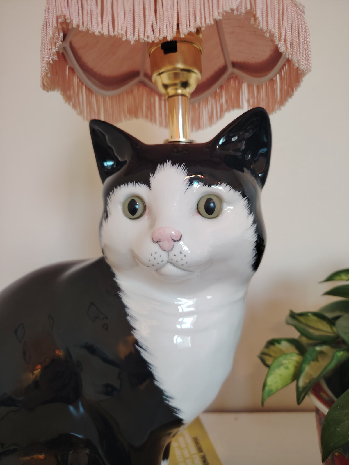 Large Vintage Reworked Tuxedo Cat Lamp 💕