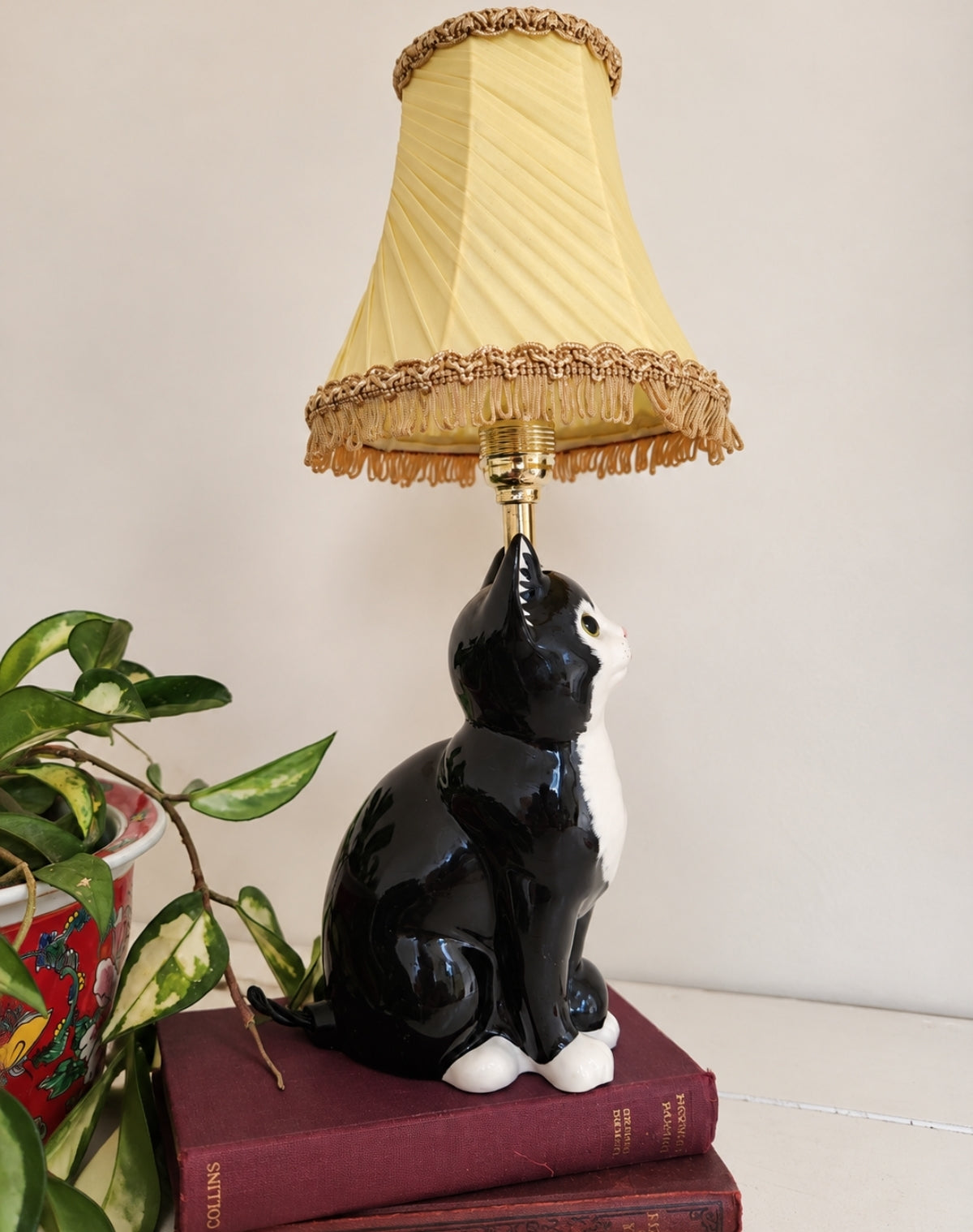 Vintage Reworked Small Tuxedo Cat Lamp 🐈‍⬛✨