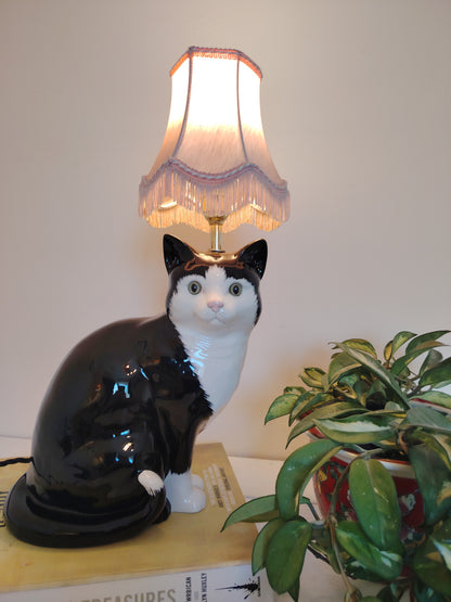 Large Vintage Reworked Tuxedo Cat Lamp 💕