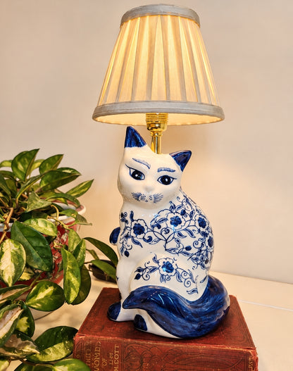 Reworked Vintage Floral Cat Lamp 💙