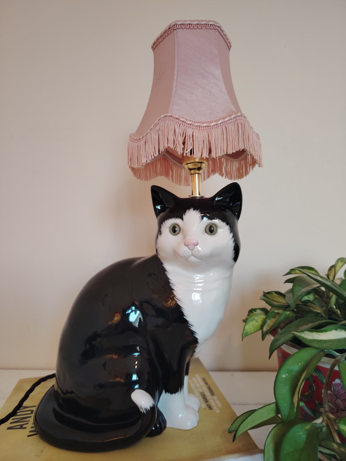 Large Vintage Reworked Tuxedo Cat Lamp 💕