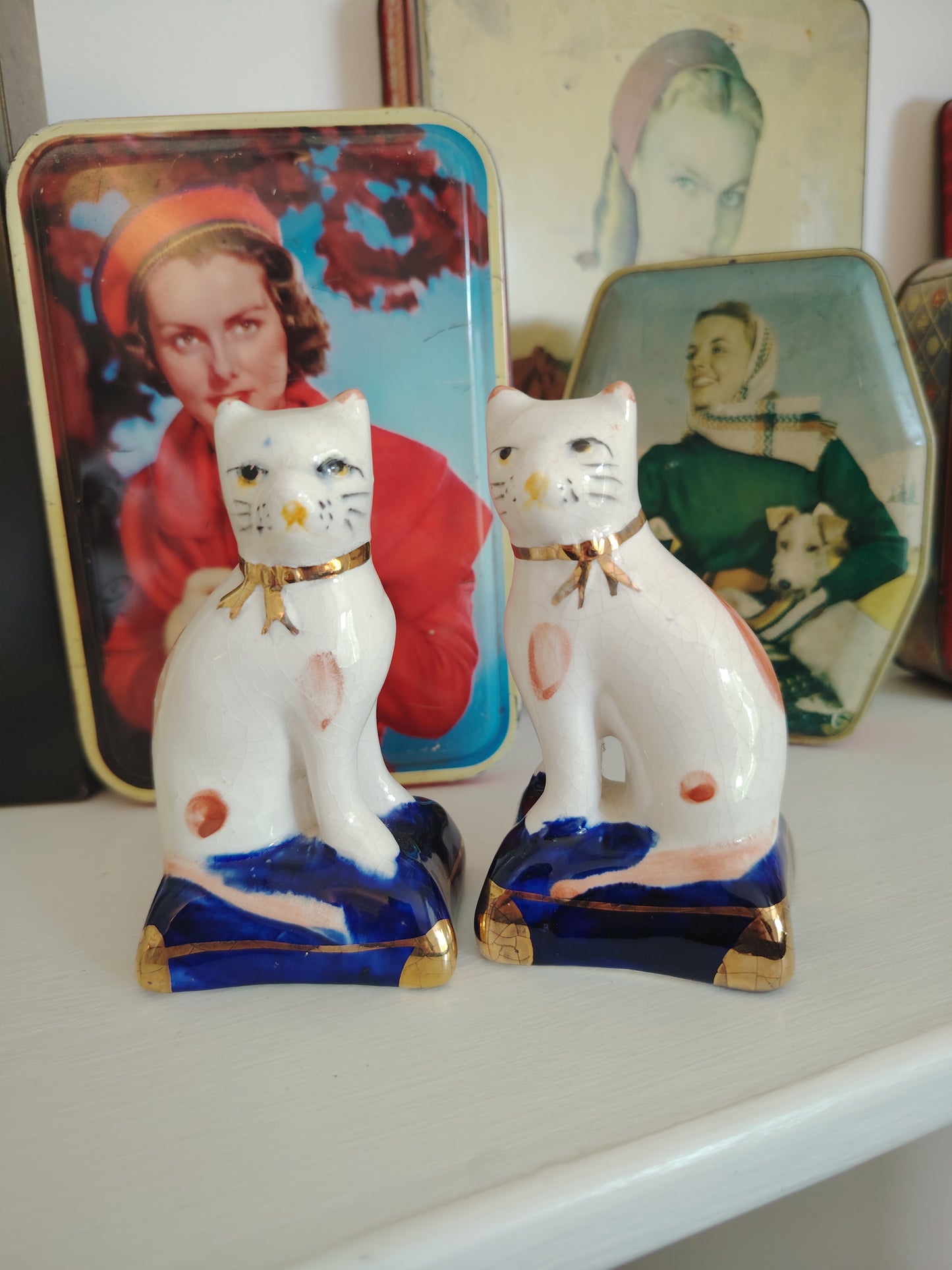 Sweet Pair of Staffordshire Style Porcelain Cats on a Pillow/ Mantle Decor