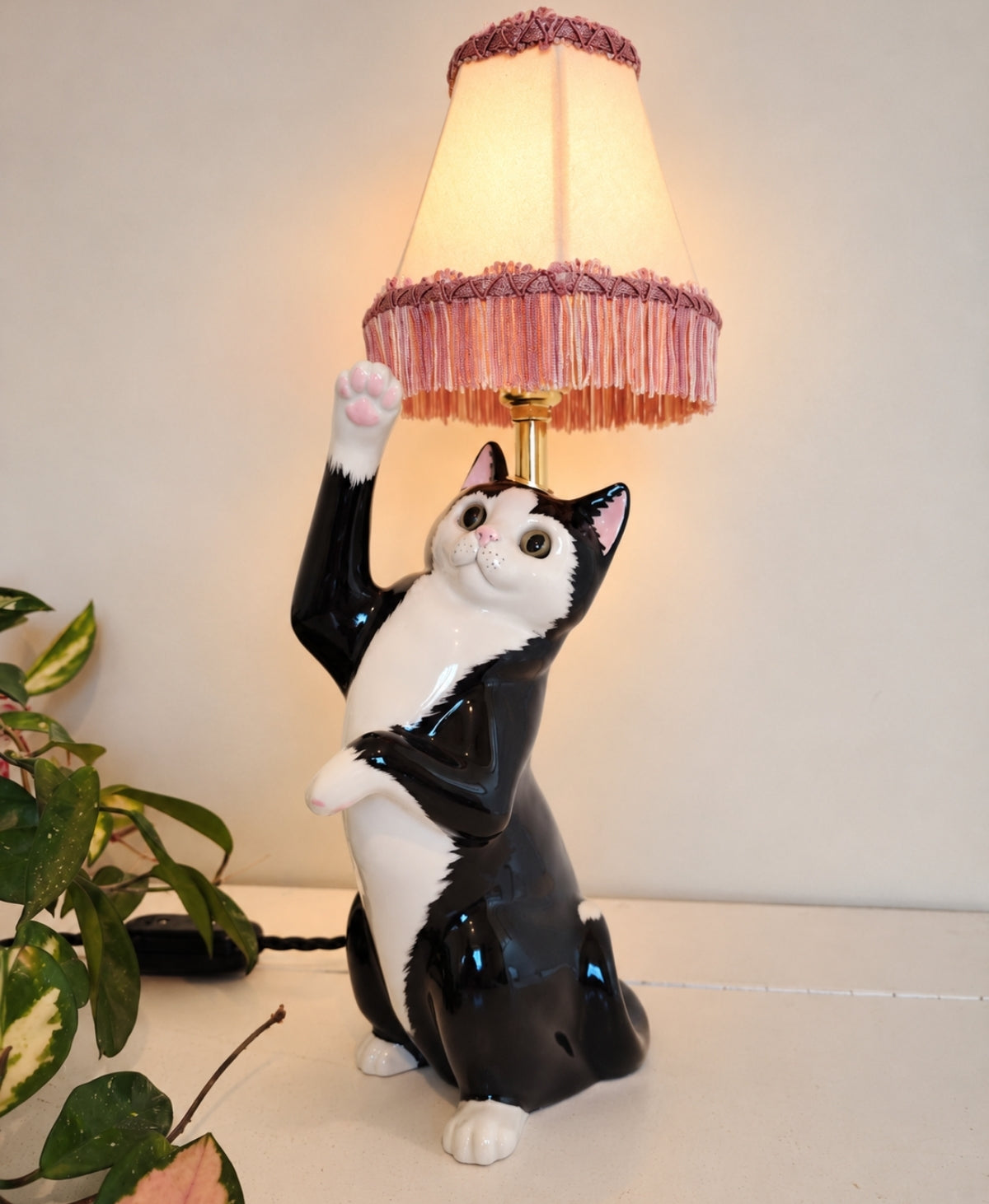 Vintage Reworked Playful Tuxedo Cat Lamp 🐈‍⬛